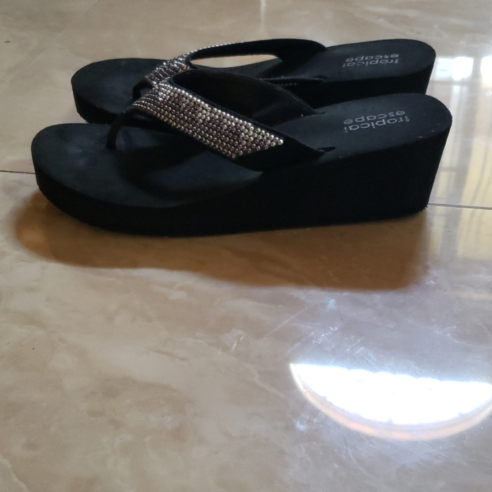 Tropical Escape Slippers - Picture 3 of 3